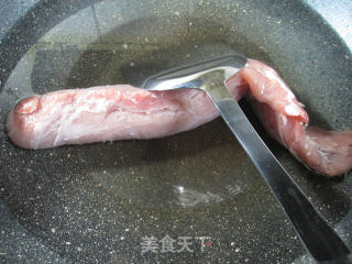 白切里脊肉的做法步骤：2