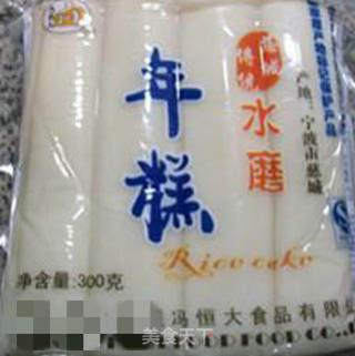 韭菜花虾仁炒年糕的做法步骤：1