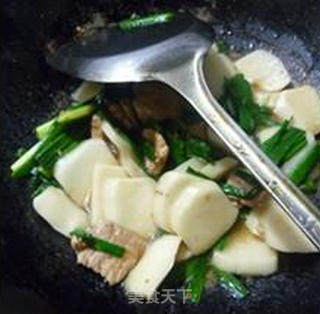 瘦肉大蒜炒年糕的做法步骤：11