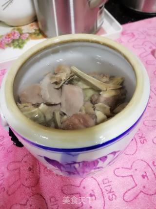 鲜鳄鱼龟龟板瘦肉炖汤的做法步骤：4