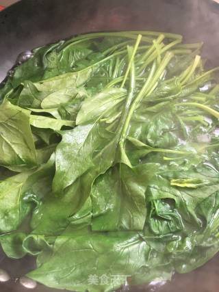 凉拌菠菜的做法步骤：2