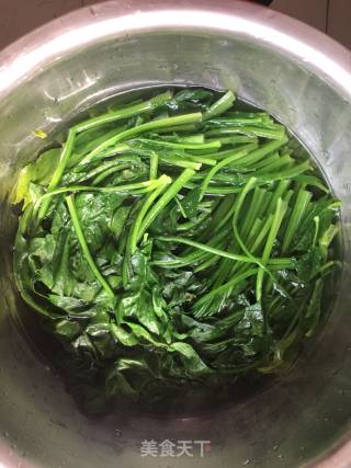 凉拌菠菜的做法步骤：3