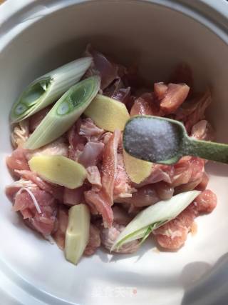 辣椒炒鸡肉的做法步骤：3