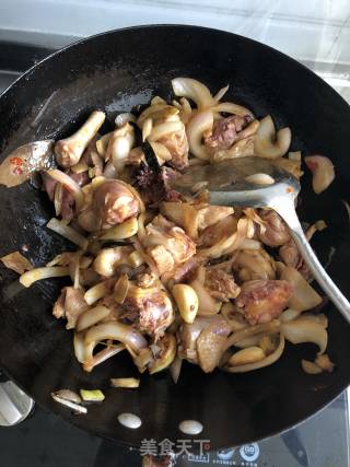 地锅鸡的做法步骤：3
