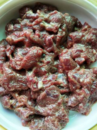 牛肉片炒春菜的做法步骤：2