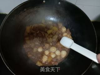 鹌鹑蛋土豆油皮烧肉的做法步骤：13