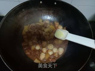 鹌鹑蛋土豆油皮烧肉的做法步骤：14