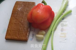 芹菜炒豆干的做法步骤：1