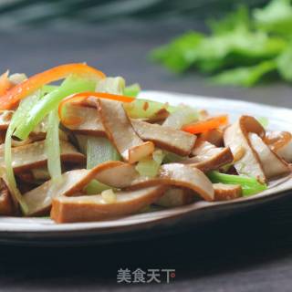 芹菜炒豆干的做法步骤：7