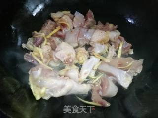 板栗烧鸡的做法步骤：5