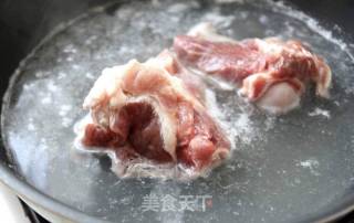 猪骨汤的做法步骤：1