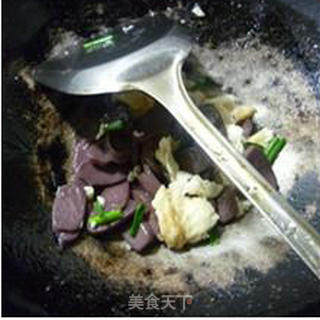 鸡蛋炒黑米年糕的做法步骤：10