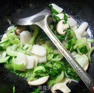 香菇青菜炒年糕的做法步骤：12