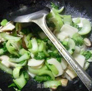香菇青菜炒年糕的做法步骤：13
