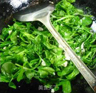 蒜香豆苗炒年糕的做法步骤：8