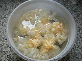 枸杞菠萝银耳甜汤的做法步骤：1
