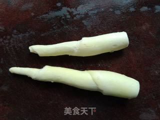 五花肉炒茭白的做法步骤：1