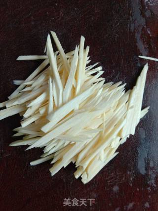 五花肉炒茭白的做法步骤：2