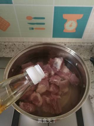 排骨南瓜焖饭的做法步骤：1