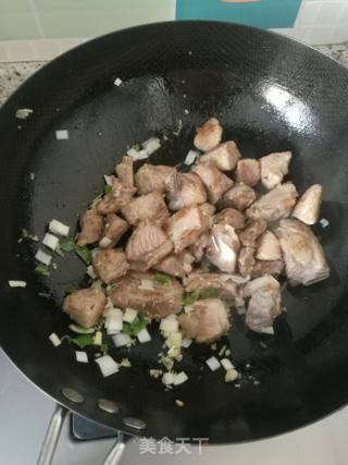 排骨南瓜焖饭的做法步骤：5