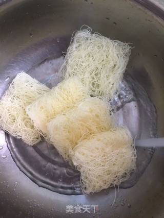 炒新竹米粉的做法步骤：1