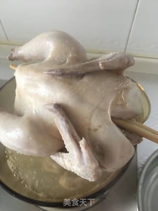 白斩鸡的做法步骤：7