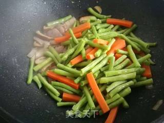香菇肉片炒豆角的做法步骤：4