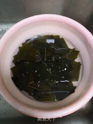 核桃花海带炖猪蹄的做法步骤：1