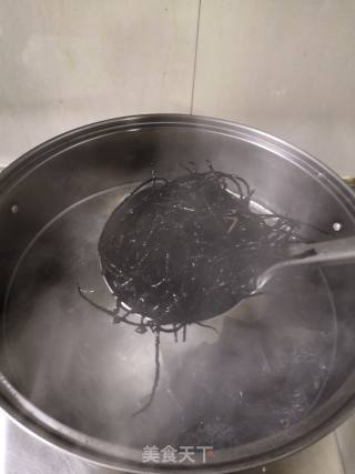 核桃花海带炖猪蹄的做法步骤：10