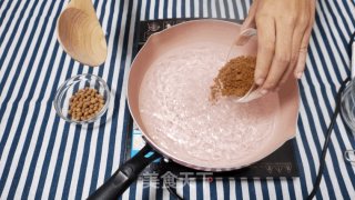 美味食光 | 不想上街？在家做个网红黑糖爆浆蛋糕吧！的做法步骤：7