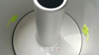 菠菜戚风蛋糕的做法步骤：7