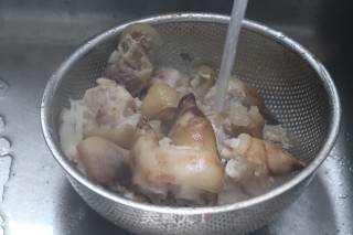 莲藕猪蹄汤的做法步骤：4