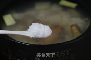 莲藕猪蹄汤的做法步骤：6