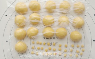 维尼挤挤南瓜面包的做法步骤：9