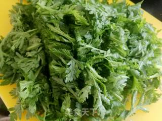 臭豆腐炒茼蒿的做法步骤：1