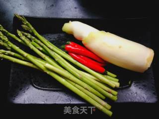 芦笋茭白的做法步骤：1