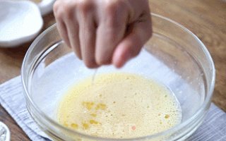 华夫饼 | 在家也可以轻松搞定咖啡厅必点甜品的做法步骤：2