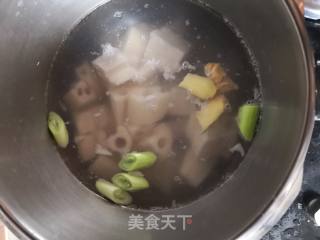 排骨莲藕汤的做法步骤：3
