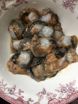 蒜蓉粉丝蒸扇贝肉的做法步骤：3