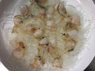 蒜蓉粉丝蒸扇贝肉的做法步骤：7