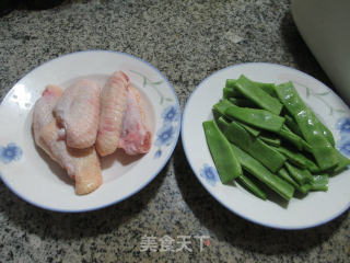 油豆角烧中翅的做法步骤：1