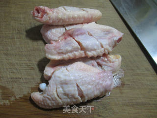 油豆角烧中翅的做法步骤：2