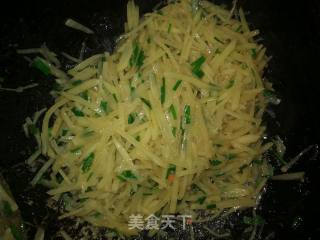 排骨盖土豆丝的做法步骤：3