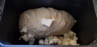 奶黄菠萝包的做法步骤：3