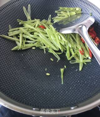 杭椒圈炒扁豆的做法步骤：7