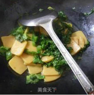 莴笋叶炒南瓜年糕的做法步骤：7
