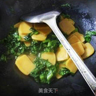 莴笋叶炒南瓜年糕的做法步骤：9