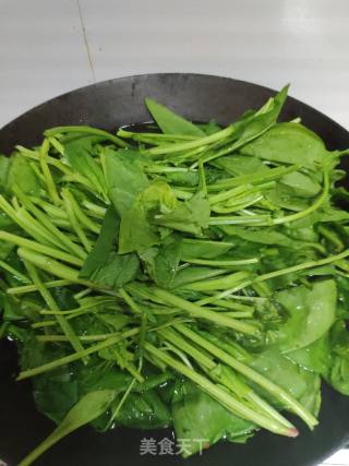 鸡蛋菠菜的做法步骤：2