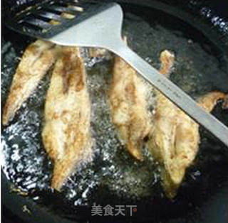 椒盐鲳鱼的做法步骤：10