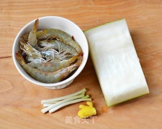 ​ ​​​​虾仁冬瓜汤的做法步骤：1